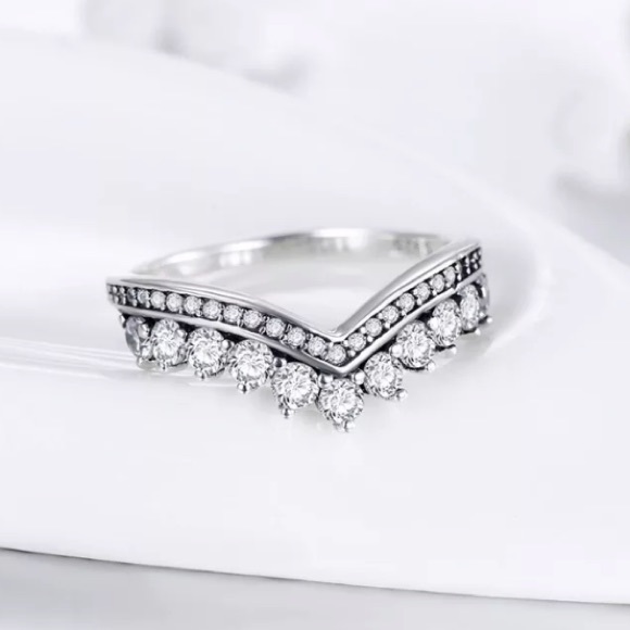 925 Sterling Silver CZ Ring - Picture 3 of 8